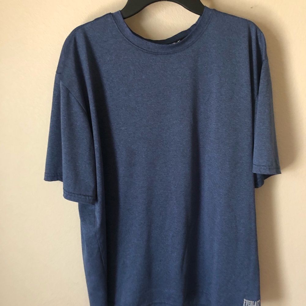 A mans everlast shirt blue size large